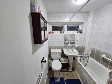 Room in a Shared House, Larches Street, B11 - Photo 5