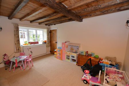 4 bedroom detached house to rent - Photo 2