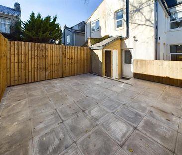 6 bedroom house to rent - Photo 1