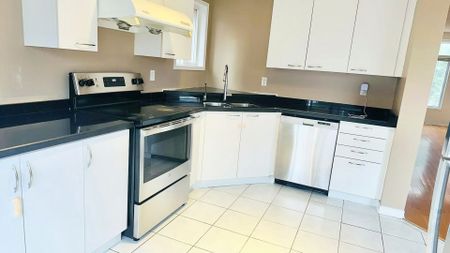 For Lease - 19 Fairlawn Avenue, Markham, Ontario - Photo 2