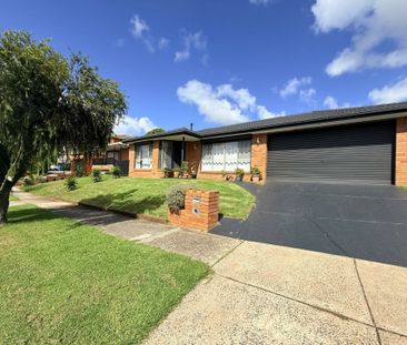 4 Blackwood Drive, Hampton Park VIC - Photo 3