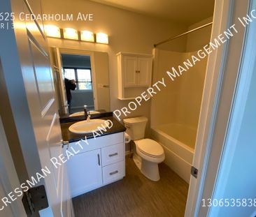 3 Bed, 2.5 bath House available in Harbour landing, Regina SK. - Photo 4