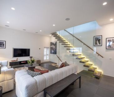 2 bedroom mews to rent - Photo 1