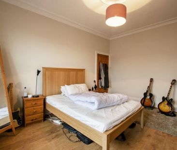 3 bedroom flat to rent - Photo 4