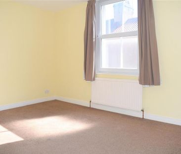 3 bedroom flat to rent - Photo 4