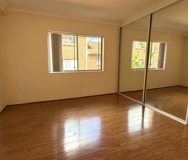 BEAUTIFUL 2 BED 2 BATH UNIT WITH SECURE CAR SPACE - Photo 6