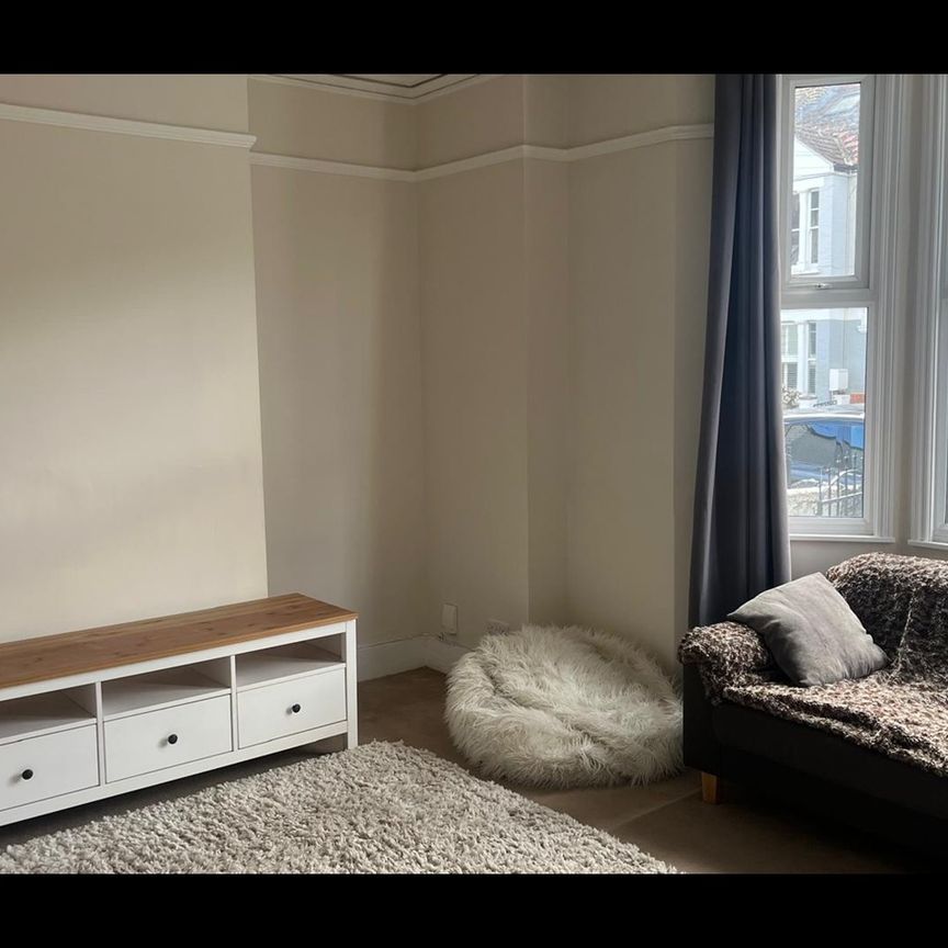4 Bed Semi-Detached House, Trevelyan Road, SW17 - Photo 1