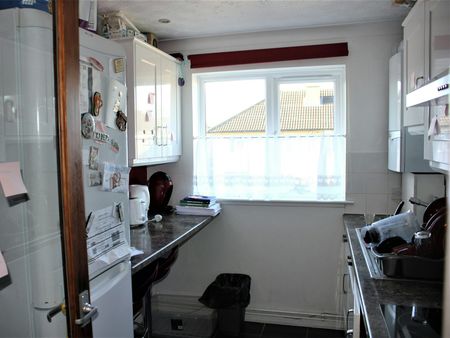 Maisonette to rent on - Photo 3