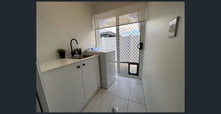 Stunning large 4 bedroom home on large block - Photo 3