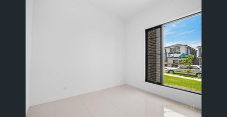 Stunning Metricon Home - Photo 3