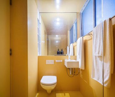 Treehouse-Style Haven With Leafy Outlook. - Photo 3