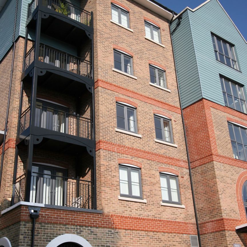 Modern, Attractive & Open Plan Two Bedroom Apartment with Balcony for Rent in Tonbridge - Photo 1