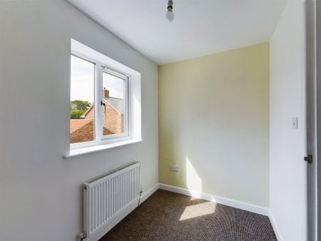 4 bedroom terraced house to rent - Photo 4