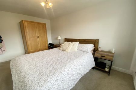 3 bedroom semi-detached house to rent - Photo 5