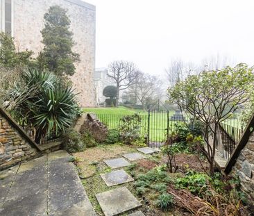 1 Bed Flat - Photo 2