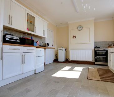 2 bedroom semi-detached house to rent - Photo 4
