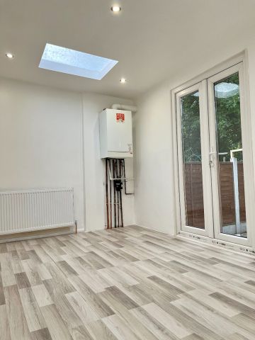 2 Bed Flat, Ilford Essex, IG1 - Photo 3