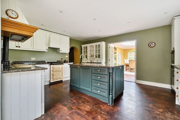 5 bedroom detached house to rent - Photo 1