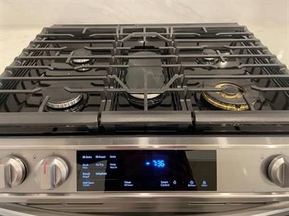 1 Bedroom + Den / Jr 2 Bedroom - Photo 4