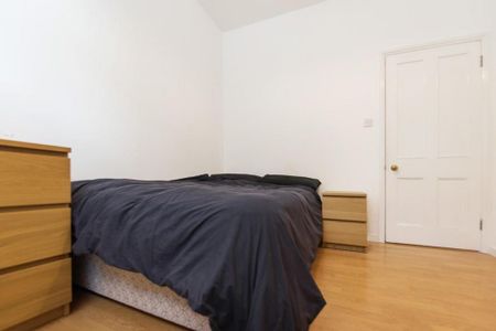 3 bedroom flat to rent - Photo 3