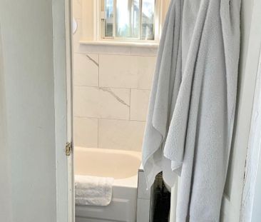 For Lease - 298 Emerald Street, Hamilton, Ontario - Photo 4