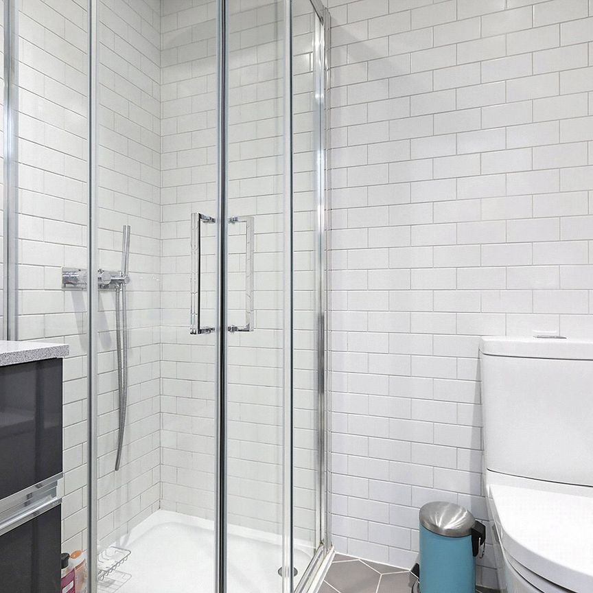 Qube Apartment, 227 Walworth Road, London, SE17 1RL - Photo 1