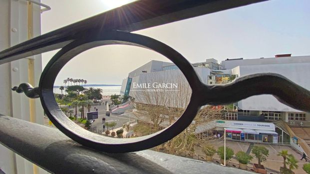 Superbe appartement sur la Croisette, vue mer et palais, unique à louer - Photo 1