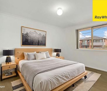 MODERN TOWNHOUSE IN A SMALL COMPLEX - Photo 6