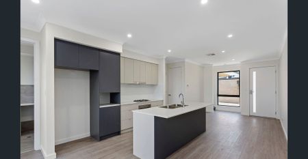 Fully-Furnished & Move-In Ready 2-Bedroom Townhouse in Campbelltown! - Photo 3