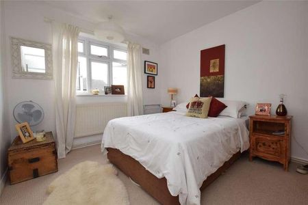 Station Road, Gidea Park, Romford, RM2 - Photo 5