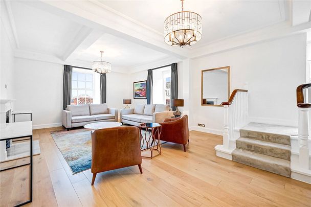 Exceptionally bright four bedroom penthouse apartment of approximately 2,354 square feet. - Photo 1