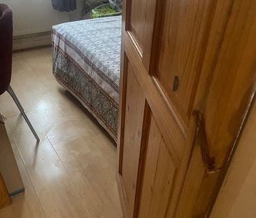 3 Bed Terraced House, Scarborough Road, E11 - Photo 3