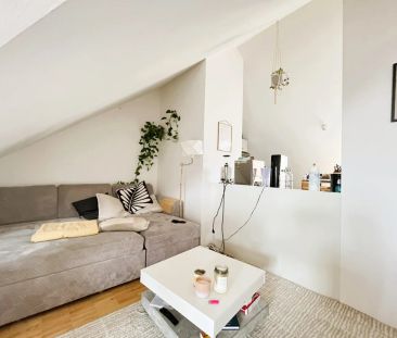 2-Zimmer-Dachgeschosswohnung mit Schlossbergblick - Photo 1