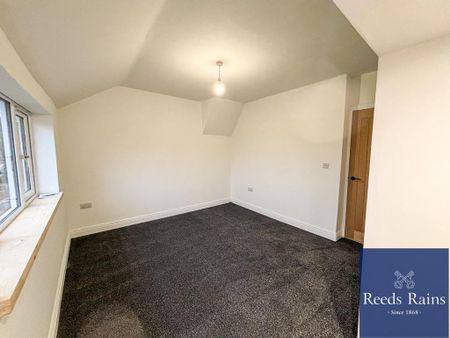 2 bedroom end of terrace house to rent - Photo 2