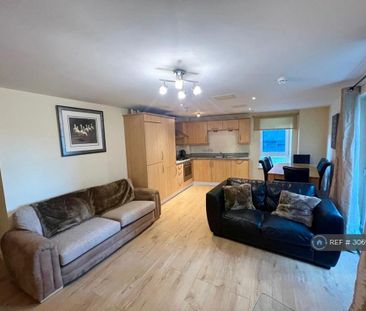 2 bedroom flat to rent - Photo 2