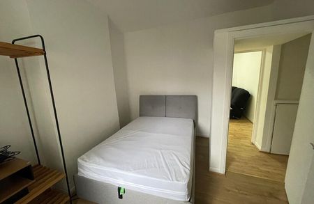 920A Garratt Lane SW17 - Photo 3