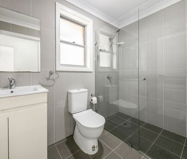 ELECTRICITY & WATER INCLUDED!! Airconditioned, Two Bedroom Granny F... - Photo 2