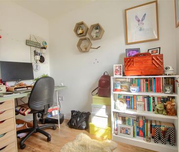 3 bedroom semi-detached house to rent - Photo 2