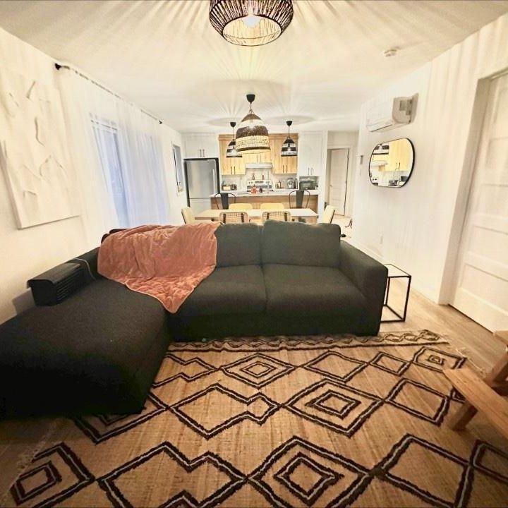 Très grand logement 4 1/2 2 salles de bain à louer pour le 1er mars 2026 - Photo 1