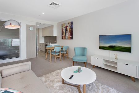 2B 2B + STUDY - TOP FLOOR APARTMENT - FULLY FURNISHED - Photo 3