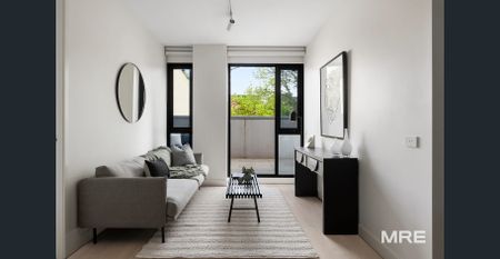 An urban retreat with expansive outdoor space - Photo 5