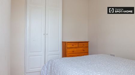 Bright room for rent in 3-bedroom apartment, Old City - Photo 4