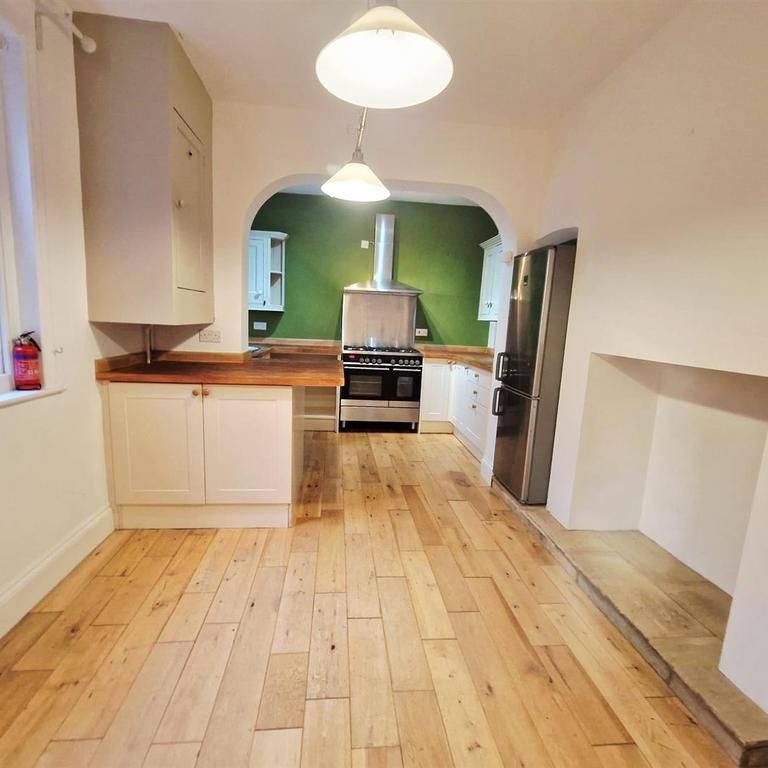 3 bedroom end of terrace house to rent - Photo 1