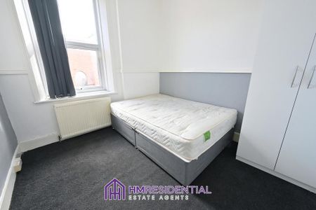 3 bedroom flat to rent - Photo 4