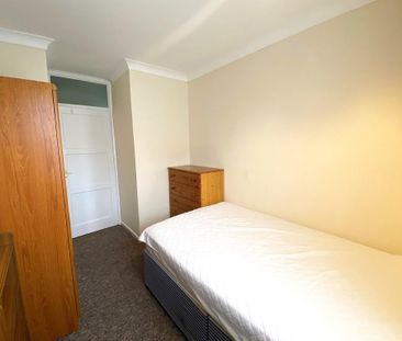 3 bedroom flat to rent - Photo 5