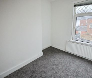 4 bedroom end of terrace house to rent - Photo 6