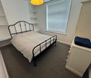 4 bedroom semi-detached house to rent - Photo 4