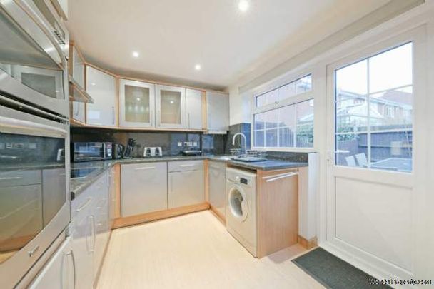 2 bedroom property to rent in Epsom - Photo 1