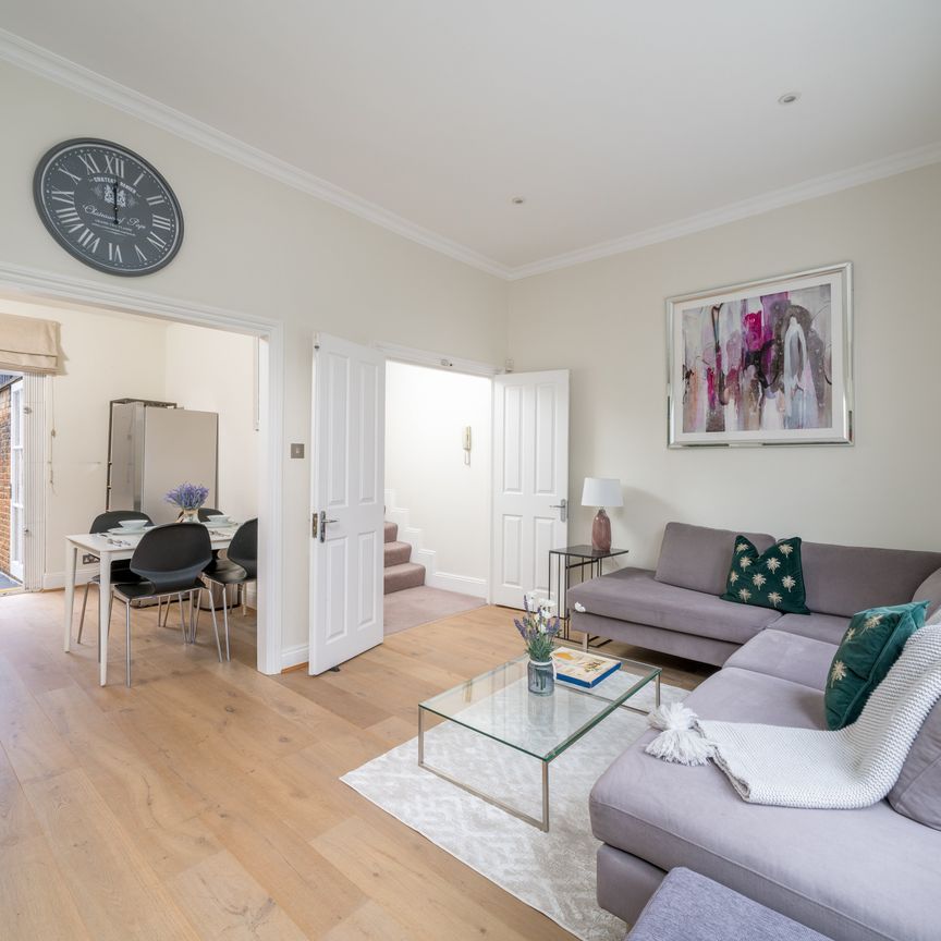 Portobello Road, London, W11 flat to rent - Photo 1