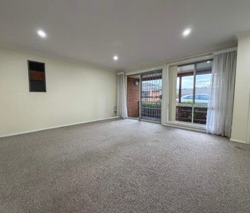 Stylish & Spacious Townhouse Living in Prime South Penrith Location - Photo 1